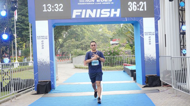 Race photo from KEMLU RUN 2025