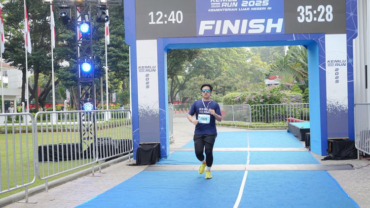 Race photo from KEMLU RUN 2025