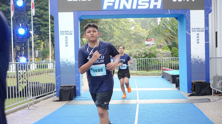 Race photo from KEMLU RUN 2025