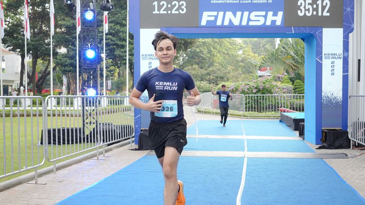 Race photo from KEMLU RUN 2025