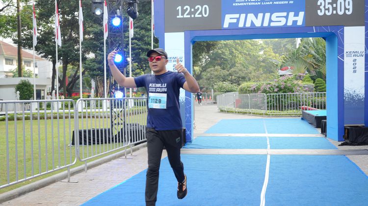 Race photo from KEMLU RUN 2025
