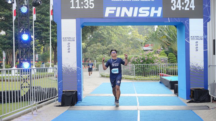 Race photo from KEMLU RUN 2025