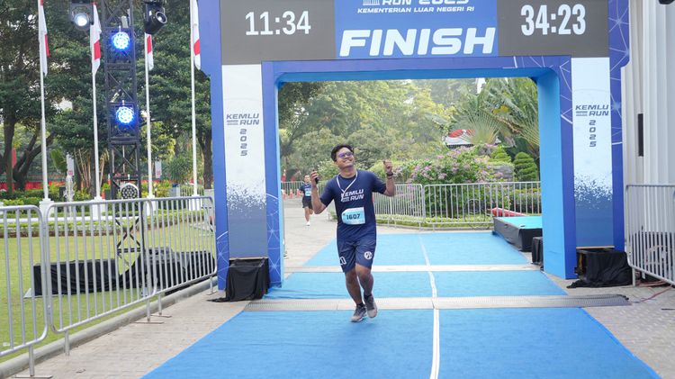 Race photo from KEMLU RUN 2025