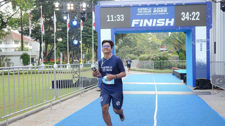 Race photo from KEMLU RUN 2025