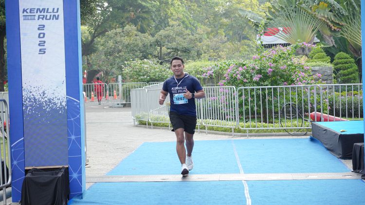 Race photo from KEMLU RUN 2025