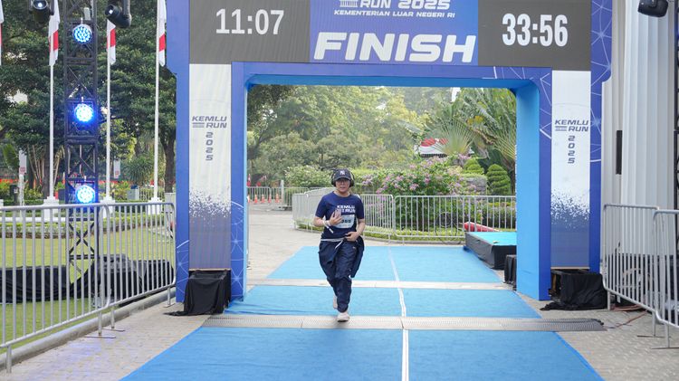 Race photo from KEMLU RUN 2025