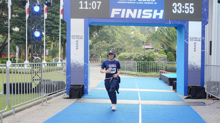 Race photo from KEMLU RUN 2025