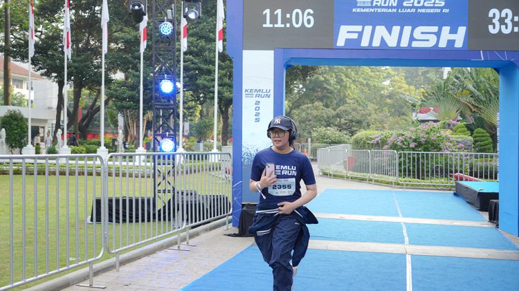 Race photo from KEMLU RUN 2025