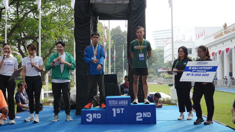 Race photo from KEMLU RUN 2025