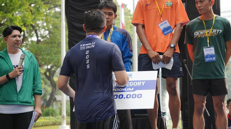 Race photo from KEMLU RUN 2025