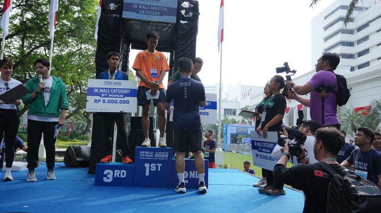 Race photo from KEMLU RUN 2025