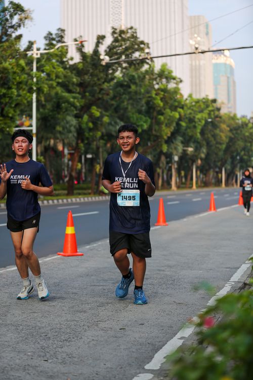 Race photo from KEMLU RUN 2025