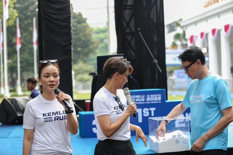 Race photo from KEMLU RUN 2025