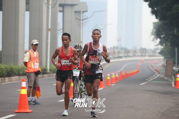 Race photo from ONE RUN 10 K