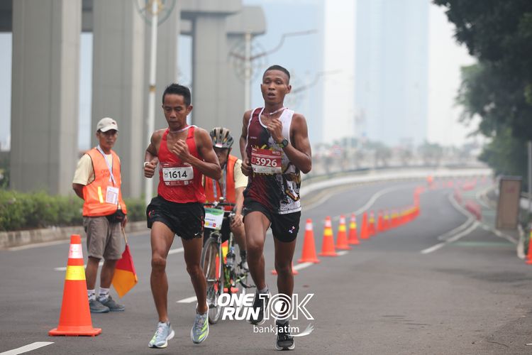 Race photo from ONE RUN 10 K