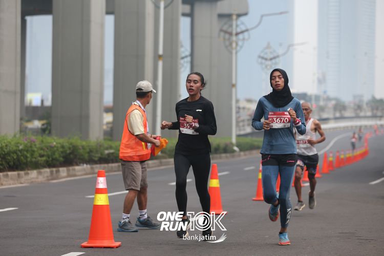 Race photo from ONE RUN 10 K