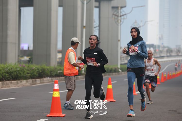 Race photo from ONE RUN 10 K