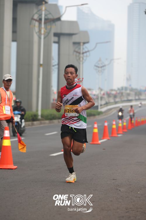 Race photo from ONE RUN 10 K
