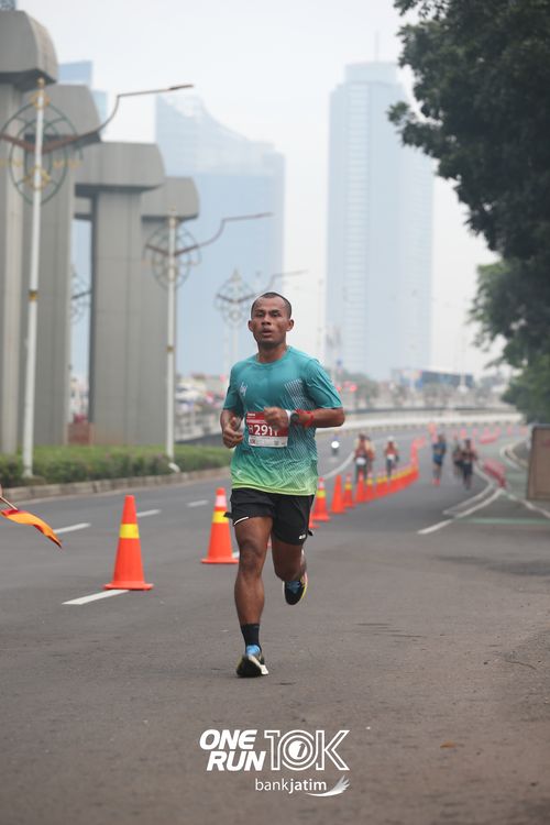 Race photo from ONE RUN 10 K