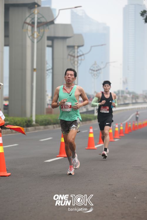 Race photo from ONE RUN 10 K
