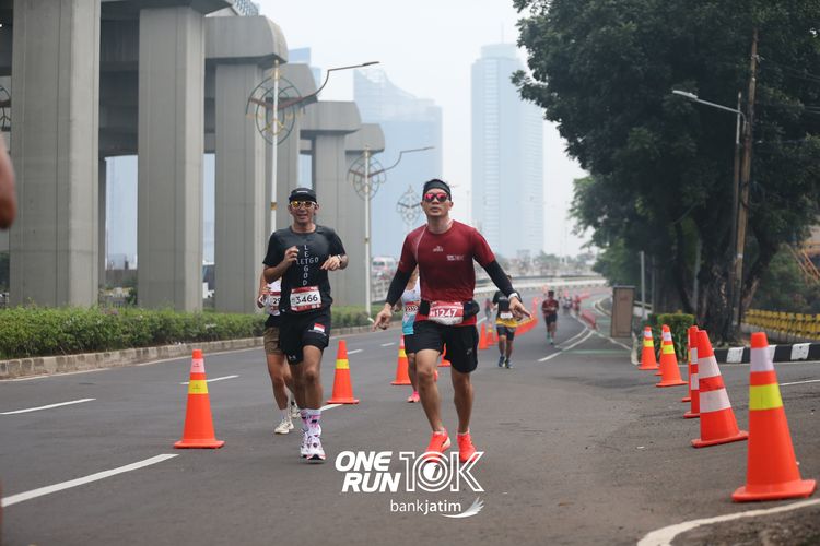 Race photo from ONE RUN 10 K