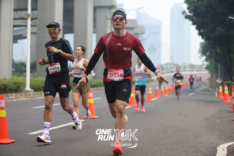Race photo from ONE RUN 10 K