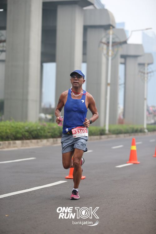 Race photo from ONE RUN 10 K