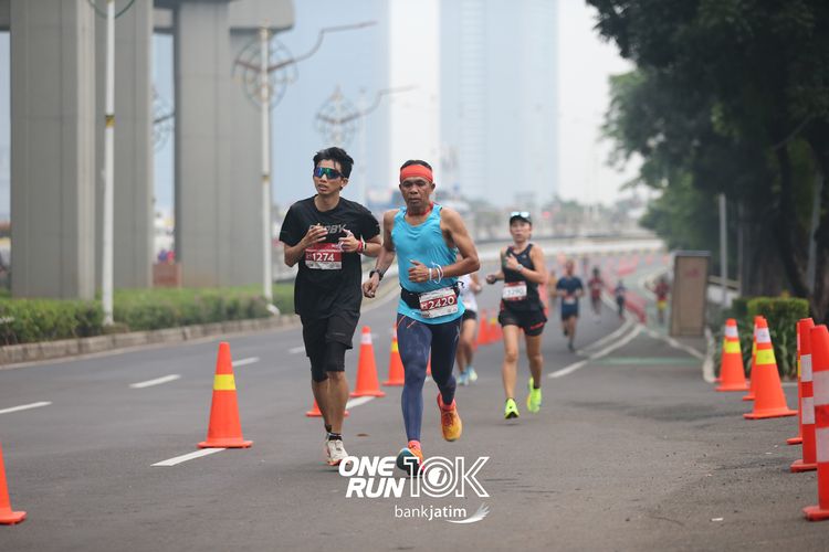 Race photo from ONE RUN 10 K