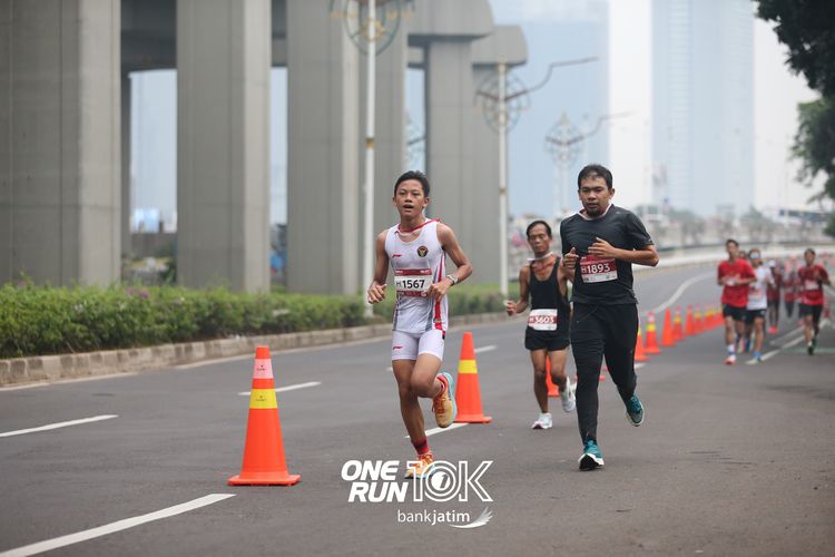 Race photo from ONE RUN 10 K