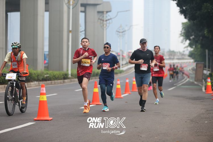 Race photo from ONE RUN 10 K