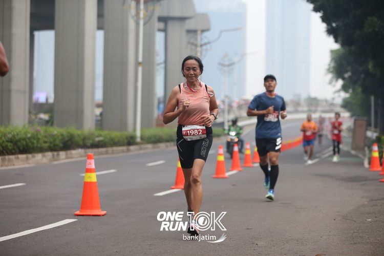 Race photo from ONE RUN 10 K