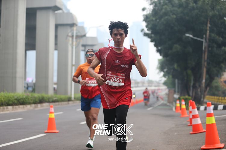 Race photo from ONE RUN 10 K