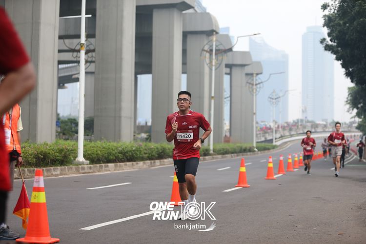 Race photo from ONE RUN 10 K