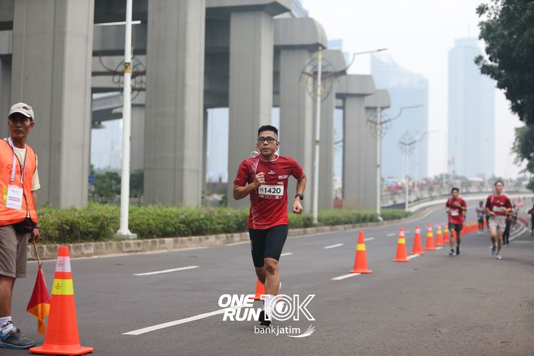 Race photo from ONE RUN 10 K