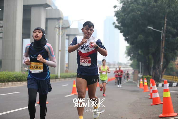 Race photo from ONE RUN 10 K