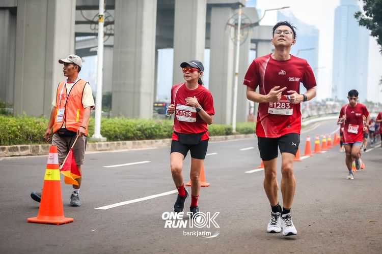 Race photo from ONE RUN 10 K