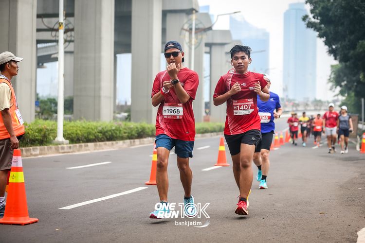 Race photo from ONE RUN 10 K