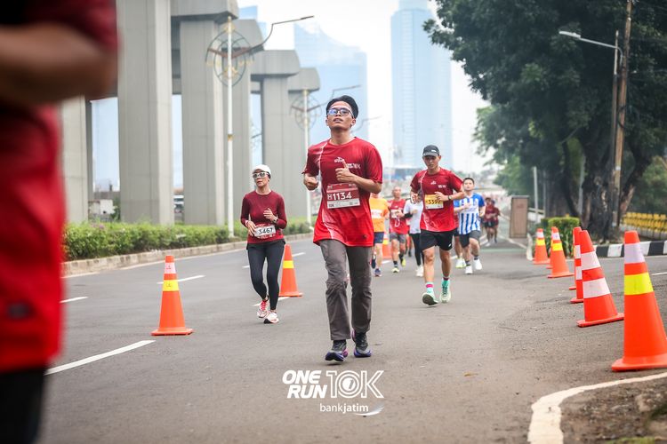 Race photo from ONE RUN 10 K