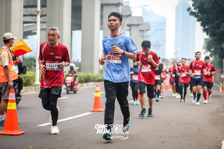 Race photo from ONE RUN 10 K