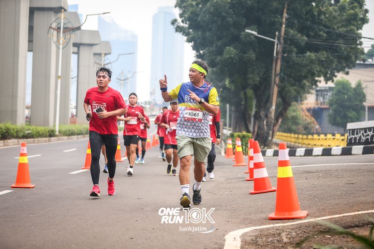 Race photo from ONE RUN 10 K