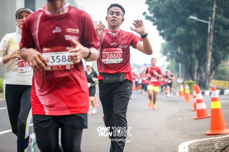 Race photo from ONE RUN 10 K