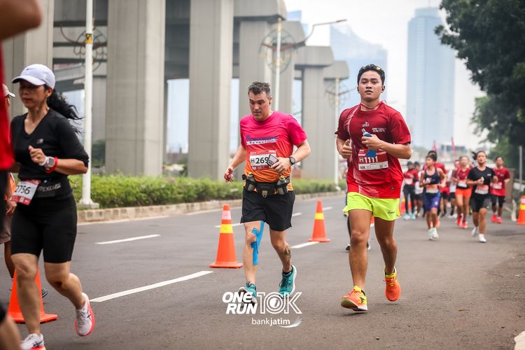 Race photo from ONE RUN 10 K