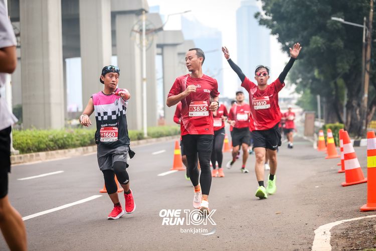 Race photo from ONE RUN 10 K