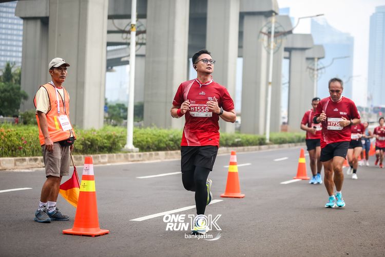 Race photo from ONE RUN 10 K