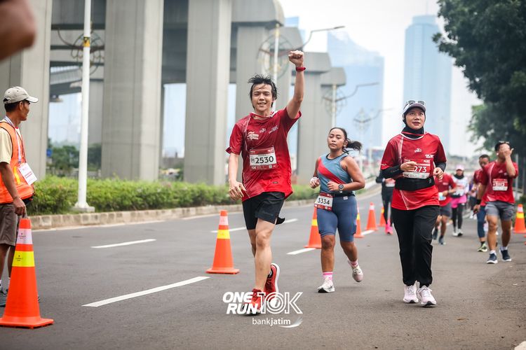 Race photo from ONE RUN 10 K