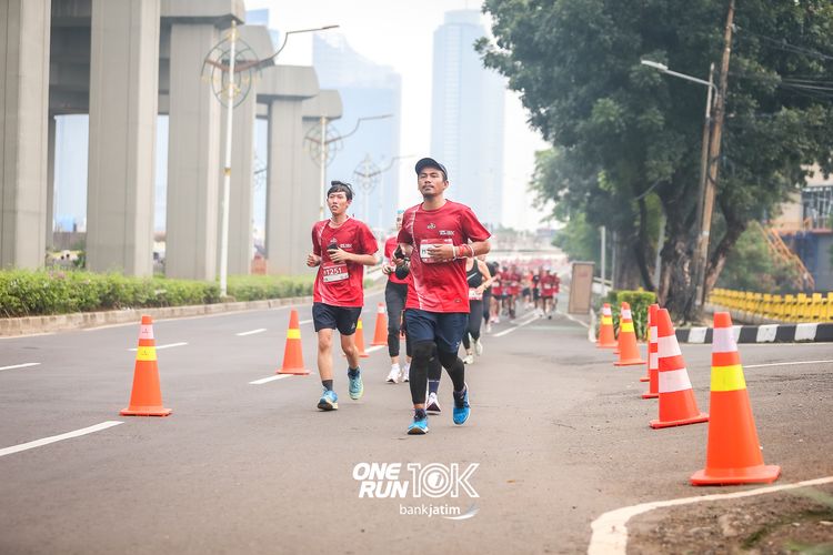 Race photo from ONE RUN 10 K