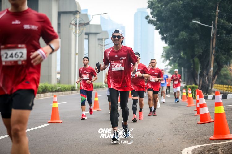 Race photo from ONE RUN 10 K