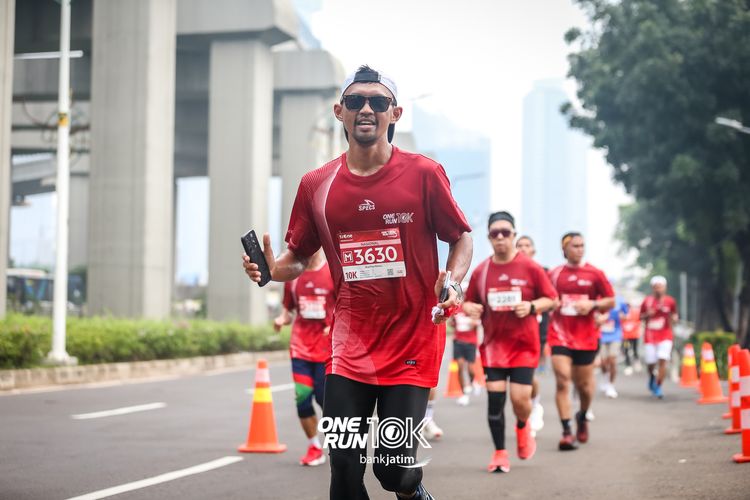 Race photo from ONE RUN 10 K