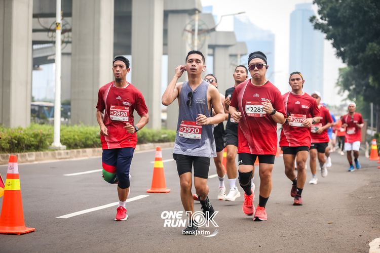 Race photo from ONE RUN 10 K