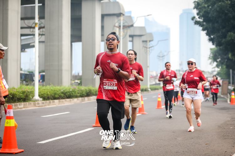 Race photo from ONE RUN 10 K